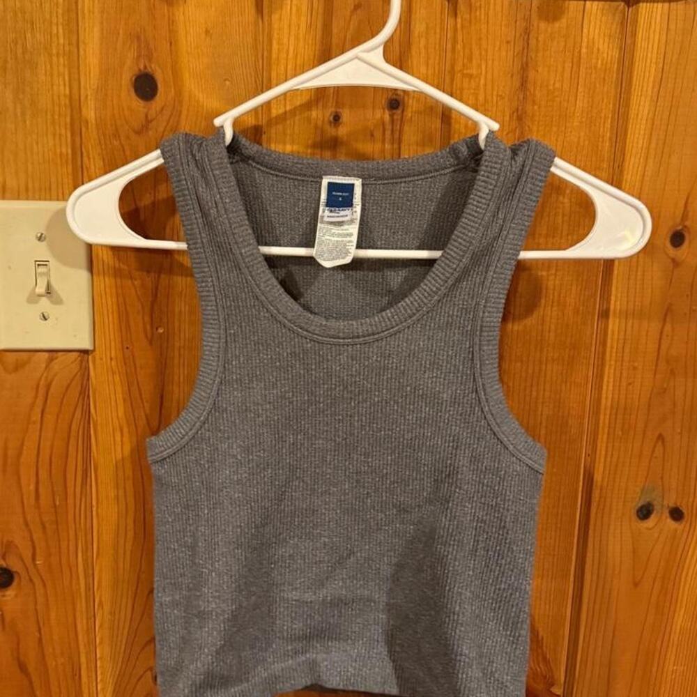Gray ribbed cropped tank top